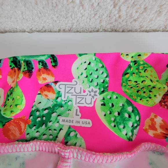 TZU TZU Multi Color Cactus Print Ruffled Hem Pickleball/Golf Skirt/Skort Sz L - Picture 14 of 16